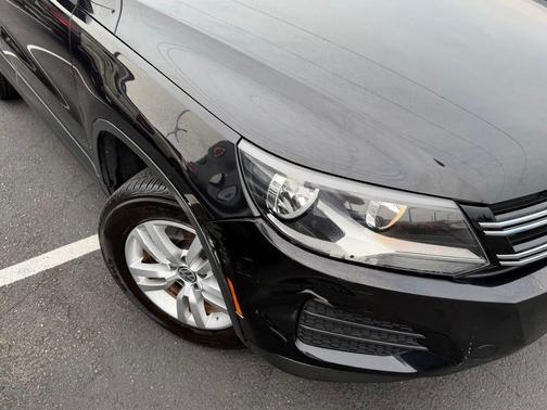Deep Black 2016 Volkswagen Tiguan S