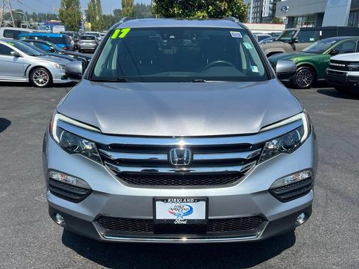 Lunar Silver Metallic 2017 Honda Pilot Elite
