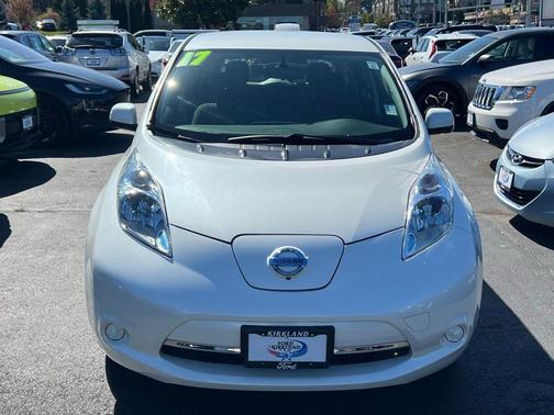 Pearl White 2017 Nissan Leaf SV