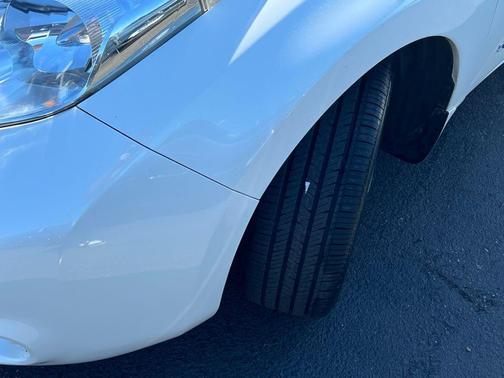 Pearl White 2017 Nissan Leaf SV