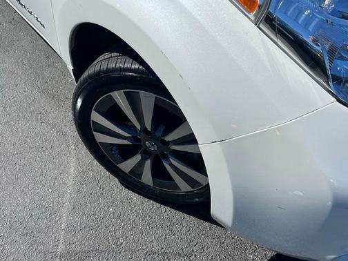 Pearl White 2017 Nissan Leaf SV