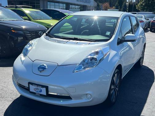 Pearl White 2017 Nissan Leaf SV