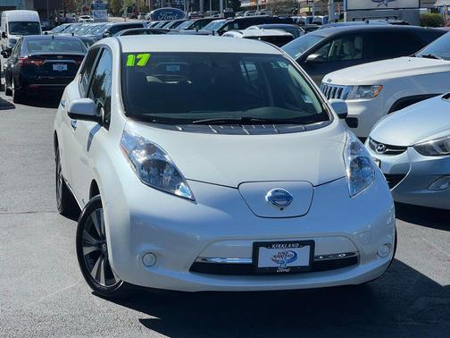 Pearl White 2017 Nissan Leaf SV