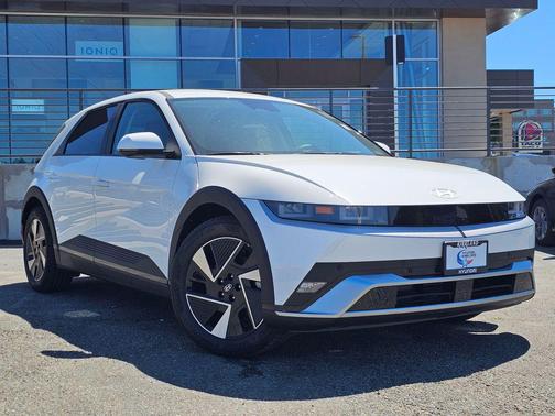 Atlas White 2025 Hyundai IONIQ 5 SE