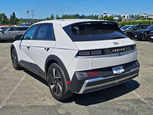 Atlas White 2025 Hyundai IONIQ 5 SE