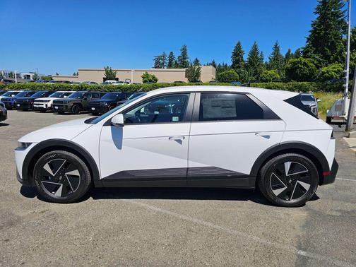 Atlas White 2025 Hyundai IONIQ 5 SE