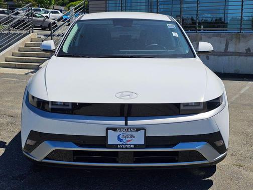 Atlas White 2025 Hyundai IONIQ 5 SE