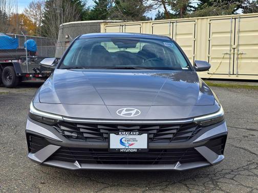 Fluid Metal 2025 Hyundai ELANTRA SE