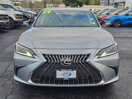 2024 Lexus ES 300h Luxury