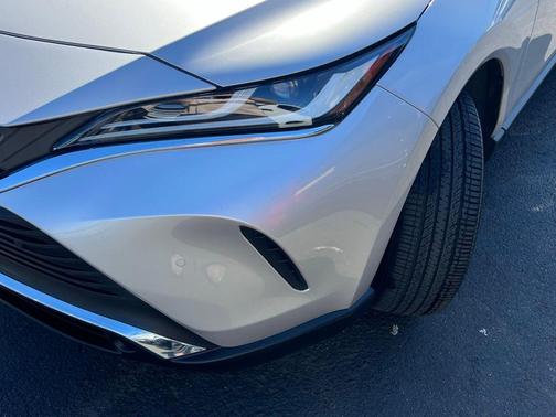 Titanium Glow 2022 Toyota Venza XLE