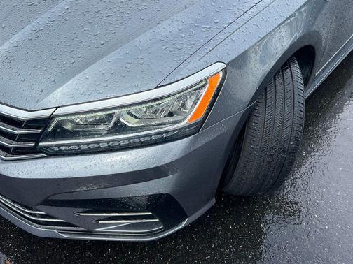 Platinum Gray Metallic 2017 Volkswagen Passat 1.8T R-Line w/Comfort