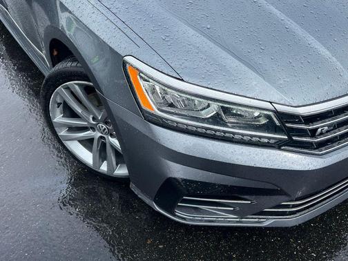 Platinum Gray Metallic 2017 Volkswagen Passat 1.8T R-Line w/Comfort