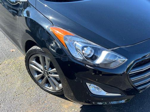 Black Noir Pearl 2016 Hyundai Elantra GT Base
