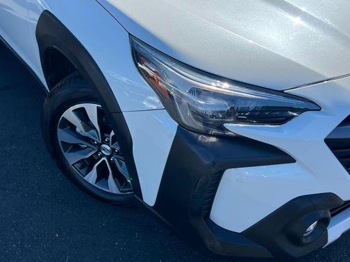 Crystal White Pearl 2023 Subaru Outback Limited