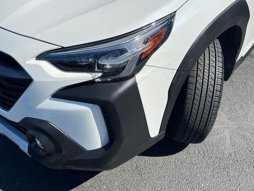 Crystal White Pearl 2023 Subaru Outback Limited