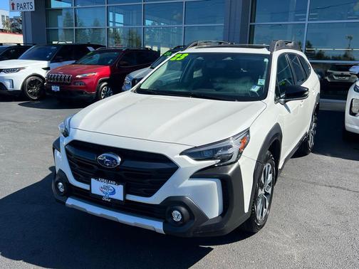 Crystal White Pearl 2023 Subaru Outback Limited