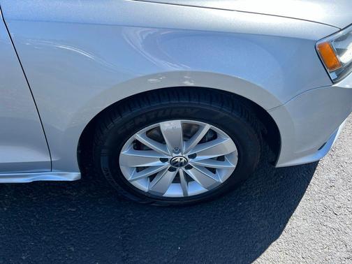 Reflex Silver Metallic 2015 Volkswagen Jetta Man TDI SE w/Connectivity