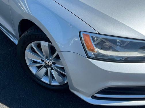 Reflex Silver Metallic 2015 Volkswagen Jetta Man TDI SE w/Connectivity