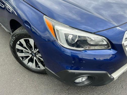 Lapis Blue Pearl 2017 Subaru Outback 2.5i Limited