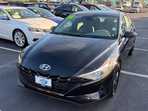 Phantom Black 2022 Hyundai ELANTRA SEL