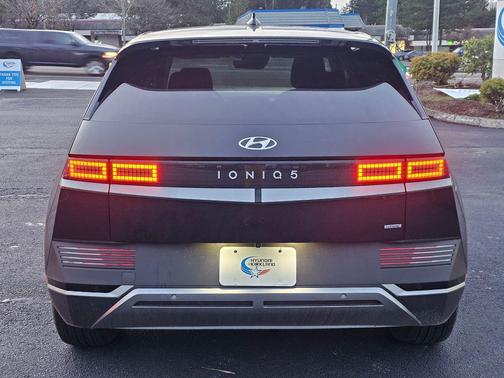 Abyss Black 2023 Hyundai IONIQ 5 SE