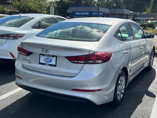 Molten Silver 2018 Hyundai ELANTRA SE