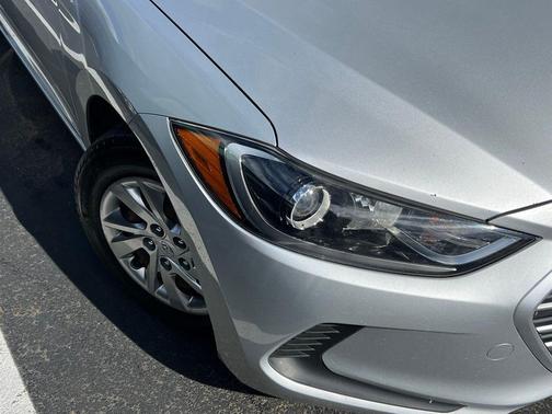 Molten Silver 2018 Hyundai ELANTRA SE