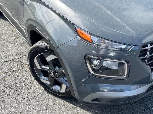 Ecotronic Gray w/Black Roof 2026 Hyundai VENUE SEL w/Two-Tone Roof