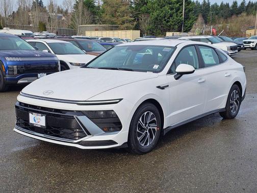 2026 Hyundai SONATA Hybrid Base