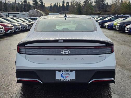 2026 Hyundai SONATA Hybrid Base