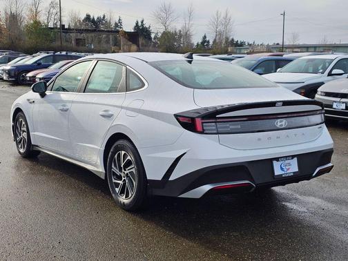 2026 Hyundai SONATA Hybrid Base