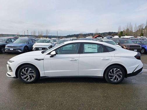 2026 Hyundai SONATA Hybrid Base
