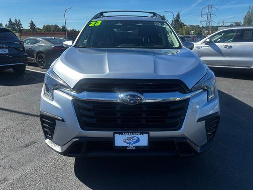 Ice Silver Metallic 2023 Subaru Ascent Limited 8-Passenger