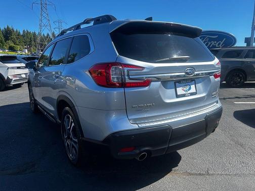 Ice Silver Metallic 2023 Subaru Ascent Limited 8-Passenger