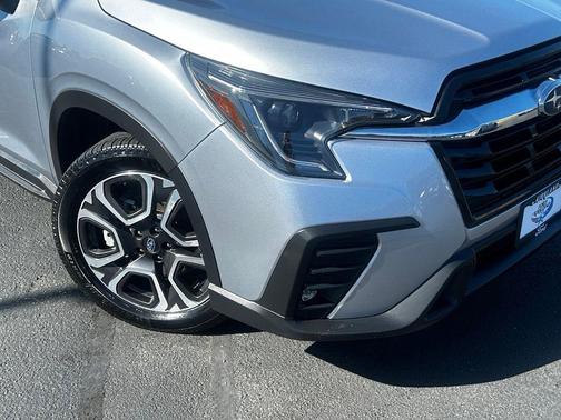 Ice Silver Metallic 2023 Subaru Ascent Limited 8-Passenger