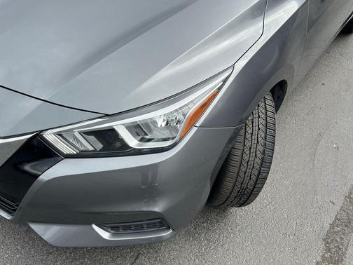 Gun Metallic 2021 Nissan Versa 1.6 SV