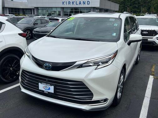 Blizzard Pearl 2021 Toyota Sienna Platinum 7 Passenger