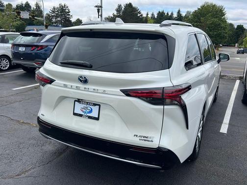 Blizzard Pearl 2021 Toyota Sienna Platinum 7 Passenger