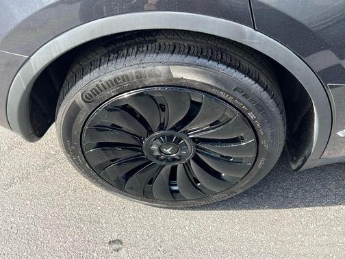 2025 Tesla Model Y Long Range