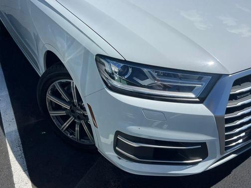 Glacier White Metallic 2019 Audi Q7 55 Premium