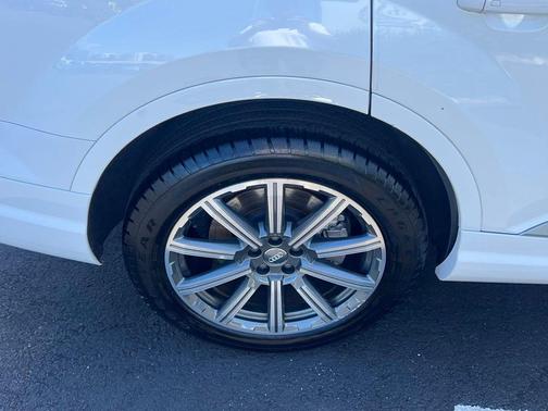 Glacier White Metallic 2019 Audi Q7 55 Premium