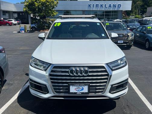 Glacier White Metallic 2019 Audi Q7 55 Premium