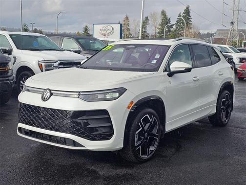 2025 Volkswagen Tiguan 2.0T SEL R-Line