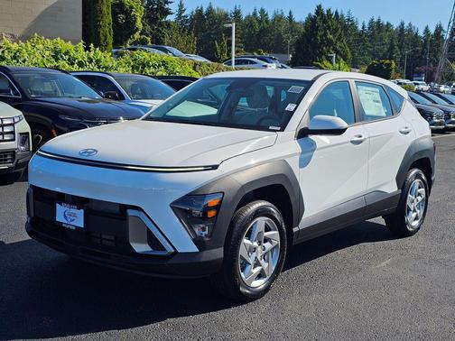 Atlas White 2026 Hyundai KONA SE