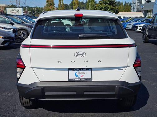Atlas White 2026 Hyundai KONA SE