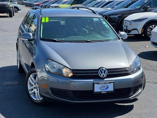 Platinum Gray Metallic 2011 Volkswagen Jetta SportWagen TDI
