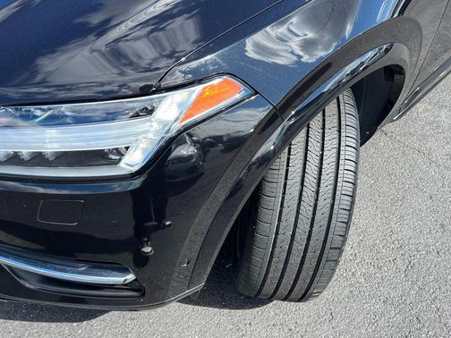 Onyx Black Metallic 2018 Volvo XC90 T5 Momentum