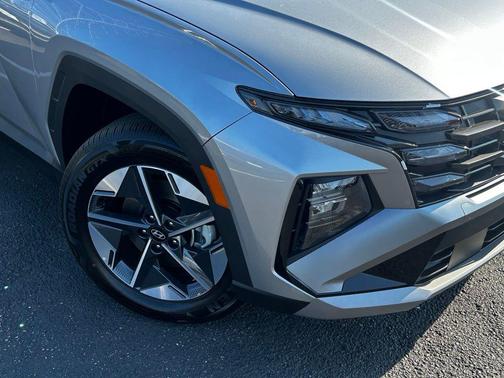 Shimmering Silver 2026 Hyundai TUCSON Hybrid SEL
