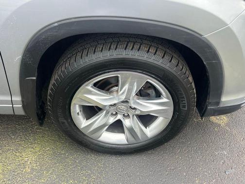 Silver Sky Metallic 2015 Toyota Highlander Limited