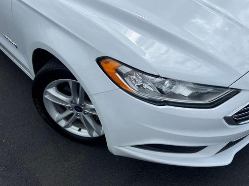 OXFORD WHITE 2018 Ford Fusion Hybrid S